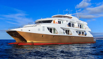 Лайнер Galapagos Luxury Cruises
