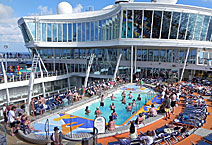 Лайнер Allure of the Seas, на верхней палубе