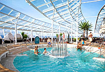 Лайнер Allure of the Seas, бассейн